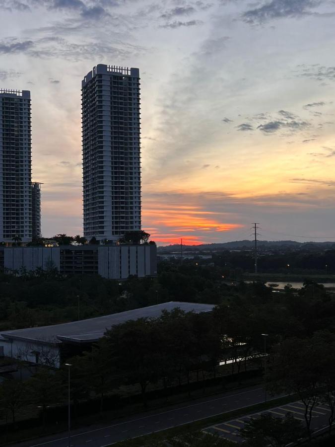 D Bunga مسلم Homestay Pool View Legoland Nusajaya Nusajaya  Extérieur photo